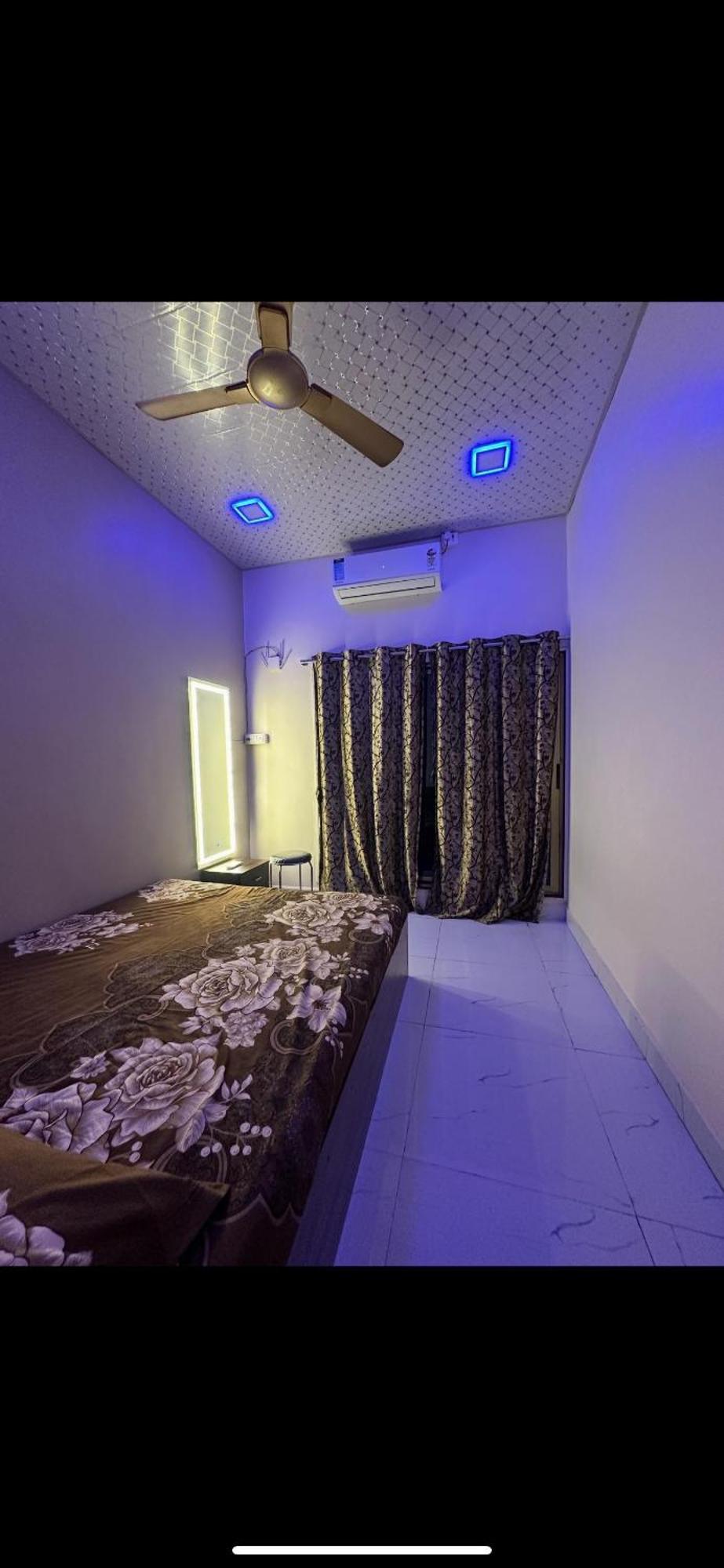 Apartament 1bhk-entire Near Kokilaben Dhirubhai Ambani Hospital Andheri W