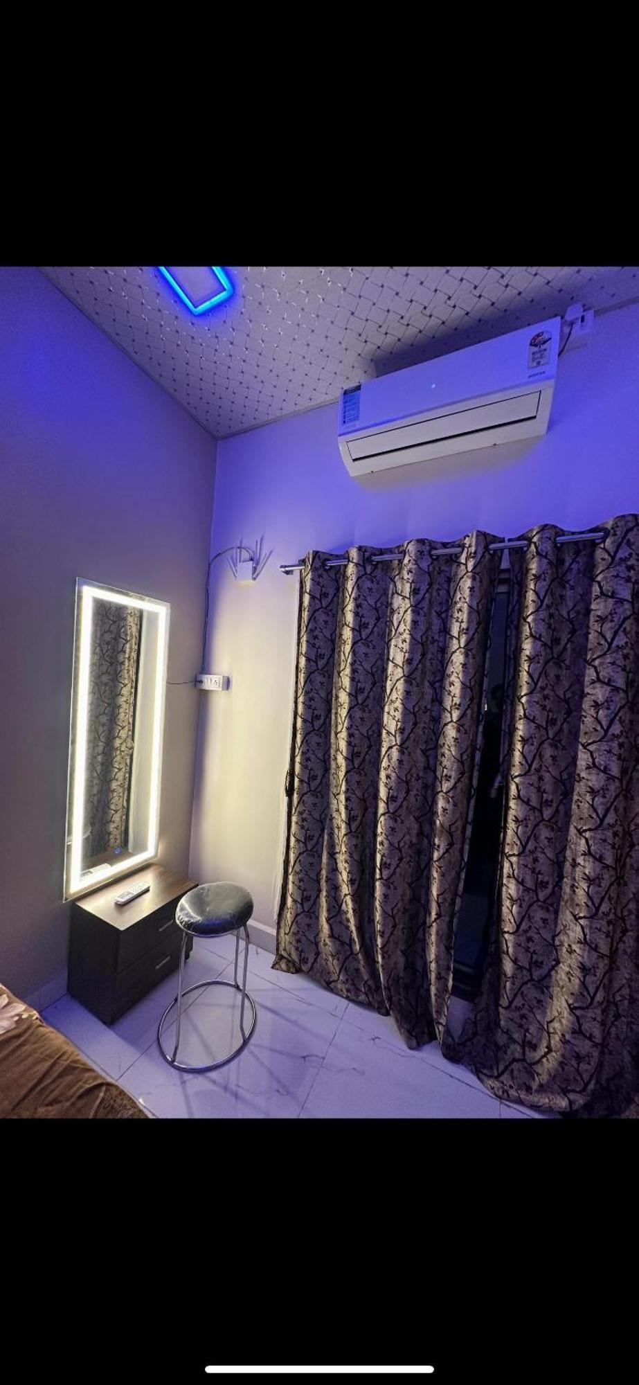 1bhk-entire Near Kokilaben Dhirubhai Ambani Hospital Andheri W Apartament *