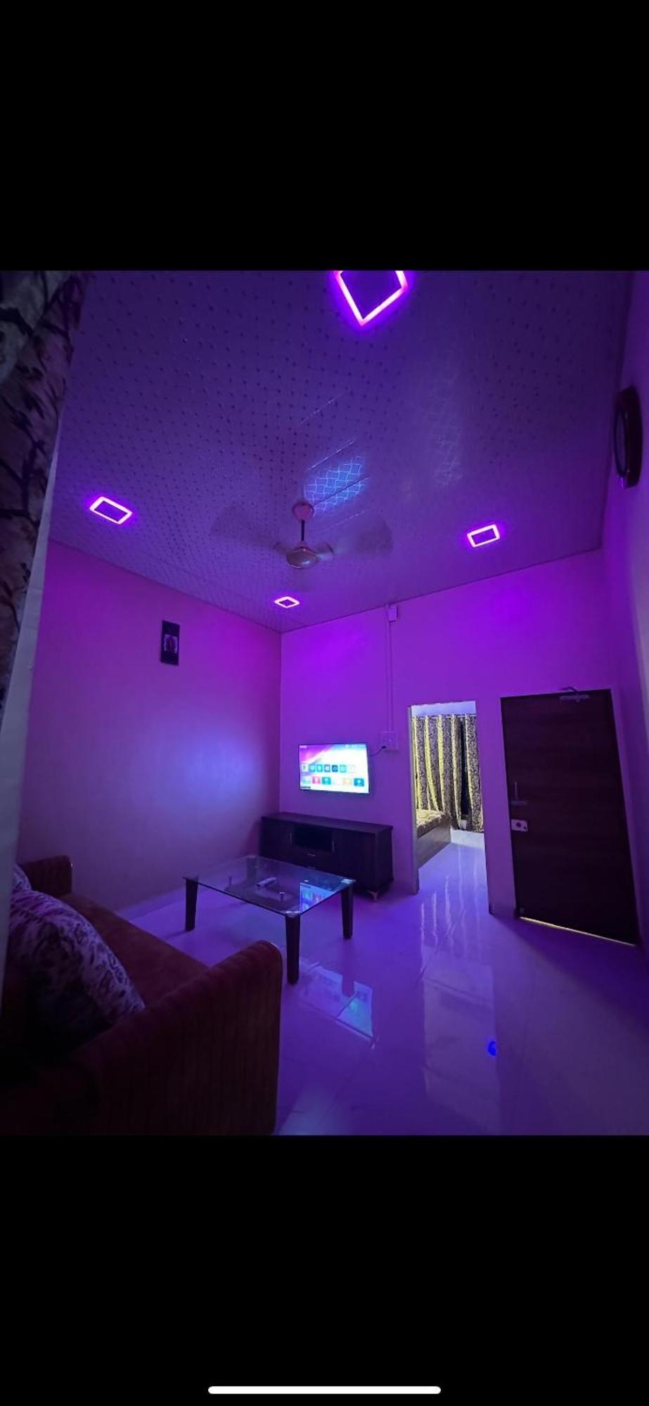 1bhk-entire Near Kokilaben Dhirubhai Ambani Hospital Andheri W Apartament *