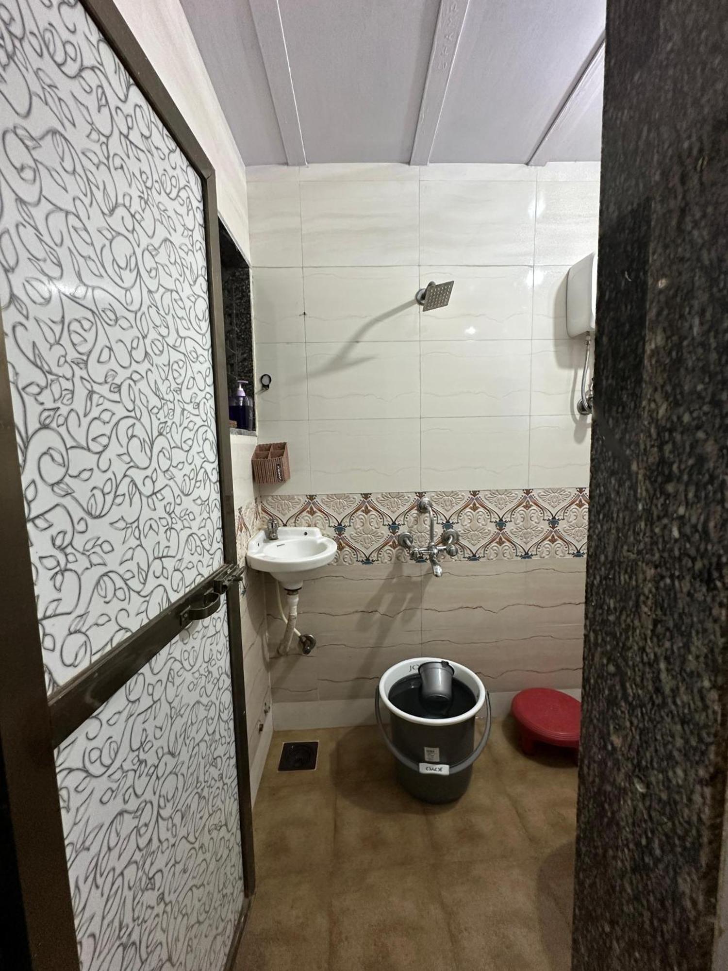 Apartament 1bhk-entire Near Kokilaben Dhirubhai Ambani Hospital Andheri W Bombaj