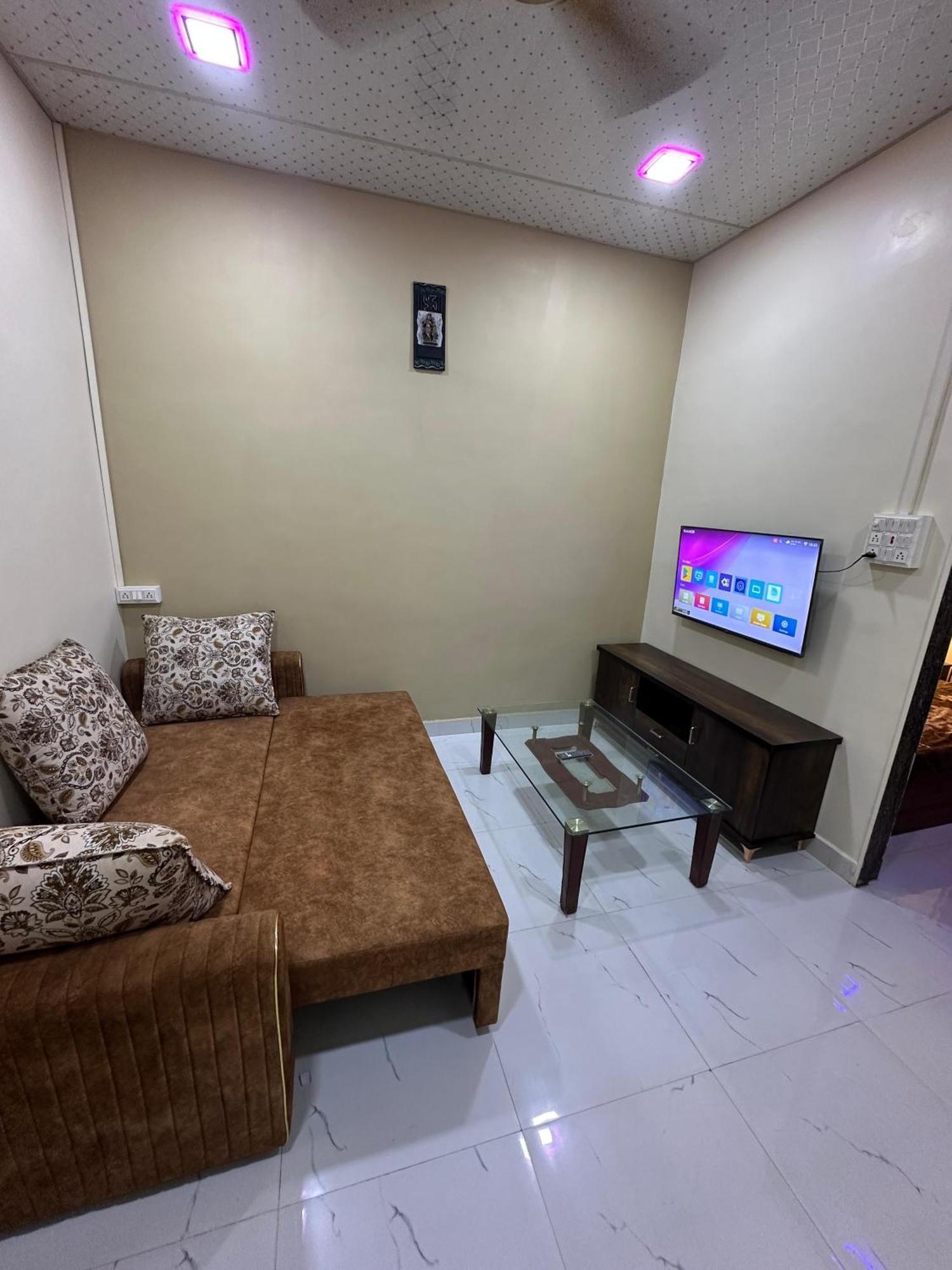 1bhk-entire Near Kokilaben Dhirubhai Ambani Hospital Andheri W Apartament