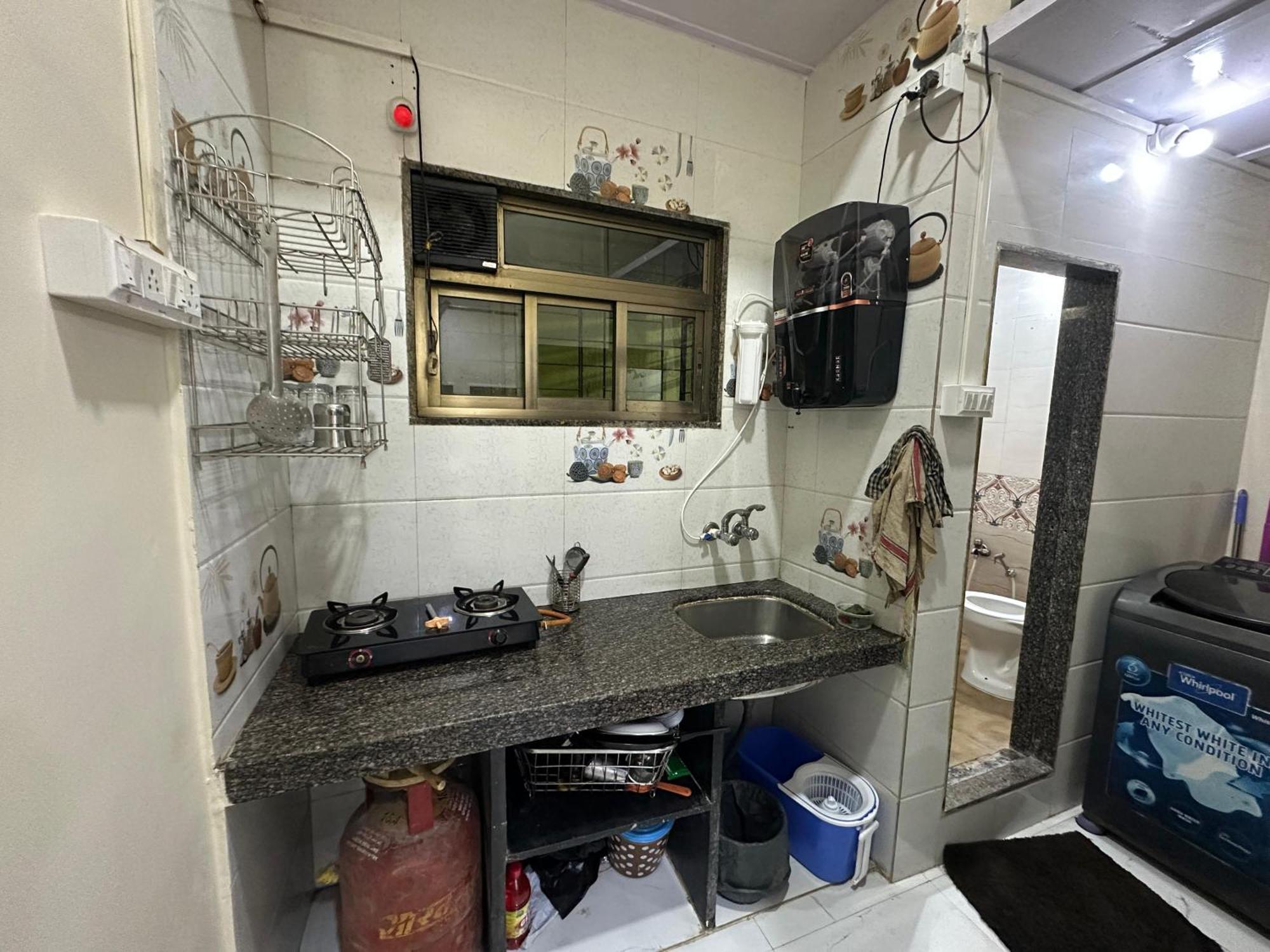 Apartament 1bhk-entire Near Kokilaben Dhirubhai Ambani Hospital Andheri W