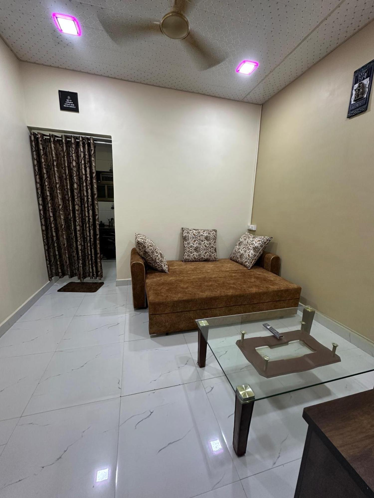 1bhk-entire Near Kokilaben Dhirubhai Ambani Hospital Andheri W Bombaj